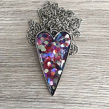 Náhrdelníky - Živicový náhrdelník srdce čarokrásne - 11387256_