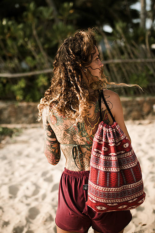 Batohy - Vzorovaný batoh VINITHA Aztec Burgundy - 11385721_