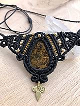 Náhrdelníky - Čierny tribal makramé náhrdelník s bronzitom - 11391646_