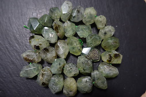 Minerály - Prehnit 15x21 - 11392294_