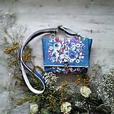 Kabelky - Kabelka DINKY bag - modrá s potlačou maľovaných kvetov - 11396520_