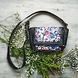 Kabelky - Kabelka CUTE bag - čierna s potlačou maľovaných kvetov - 11396591_