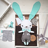 Hračky - Tyrkysový zajko na spanie sada - denné šatky, pyžamko, postieľka - 11397134_