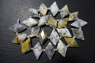 Minerály - Opál biely 32x18 - 11397566_