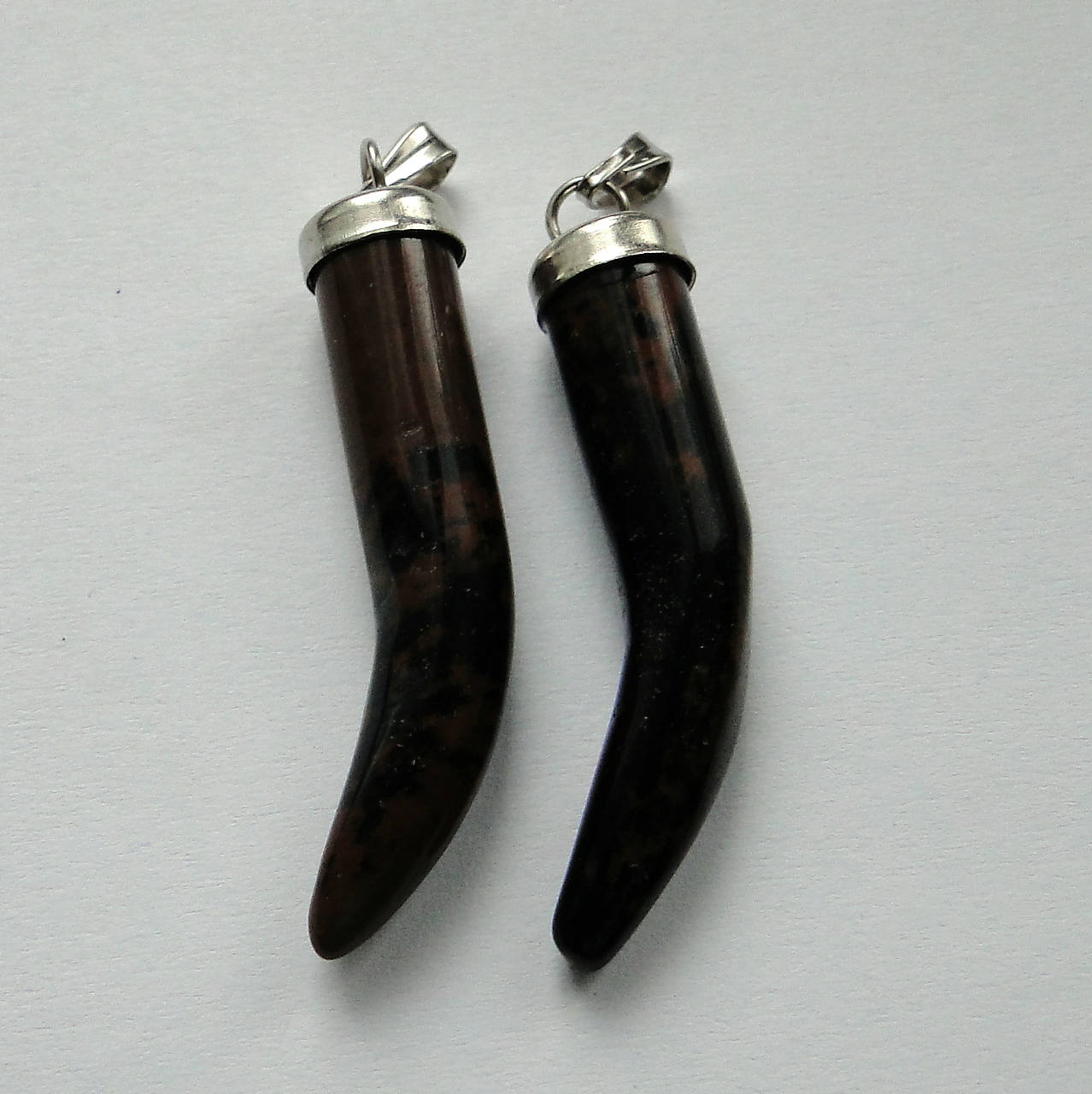 Minerály-prívesky-1ks (mahagónový obsidián-zub)