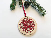 Dekorácie - .na dreve vyšívaná vianočná ozdoba v bordovej (.na dreve vyšívaná vianočná ozdoba v bordovej) - 11401794_