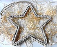 Handmade háčkovaná závesná dekorácia (nielen vianočná) - hviezda (Hviezda (z 5 mm šnúry) - farba kapučíno)