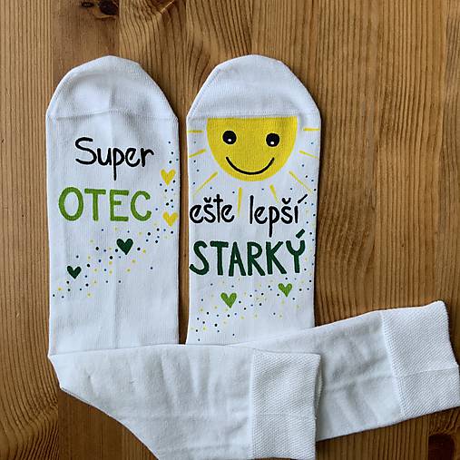Maľované pánske ponožky s nápisom : "Super OCKO (starký)/ ešte lepší DEDKO (prastarký)" (biele 4)