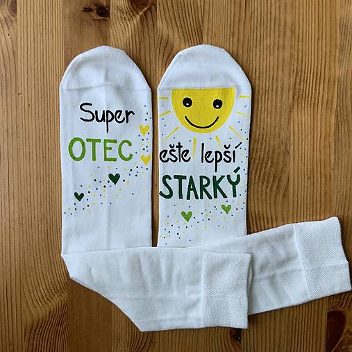 Maľované pánske ponožky s nápisom : "Super OCKO (starký)/ ešte lepší DEDKO (prastarký)" (biele 4)
