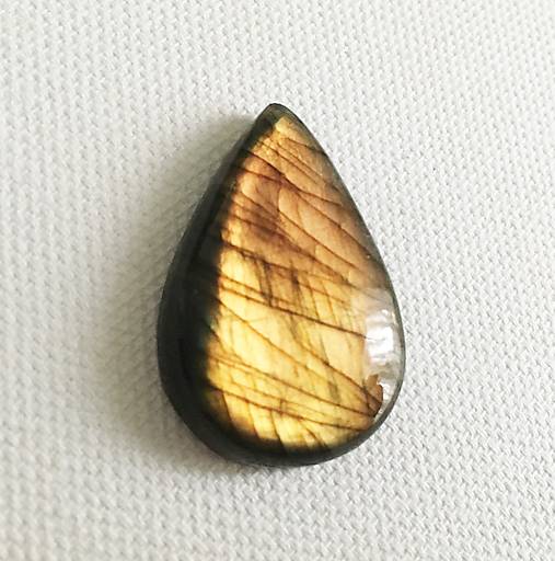 Minerály - labradorit 34 x 23 mm, 43 ct - 11419570_