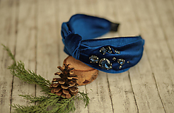 Ozdoby do vlasov - Luxusná vystužená  zamatová čelenka (Kráľovská modrá s ručne našívanými kriśtáľmi) - 11420994_