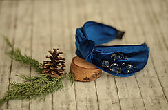 Ozdoby do vlasov - Luxusná vystužená  zamatová čelenka (Kráľovská modrá s ručne našívanými kriśtáľmi) - 11420995_