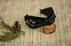 Ozdoby do vlasov - Luxusná vystužená  zamatová čelenka (Tmavo modrá s ručne našívanými kriśtáľmi) - 11421021_