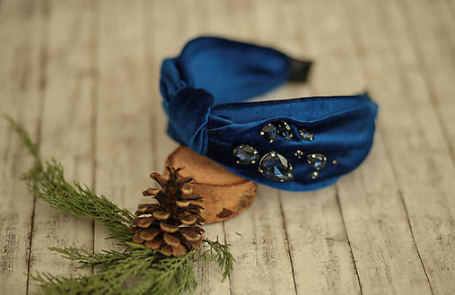 Luxusná vystužená  zamatová čelenka (Kráľovská modrá s ručne našívanými kriśtáľmi)