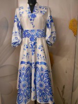 Šaty - FLORAL FOLK " Slovenská ornamentika" midi spoločenské šaty modrý akvarel (Biela + bledomodrý akvarel) - 11422445_
