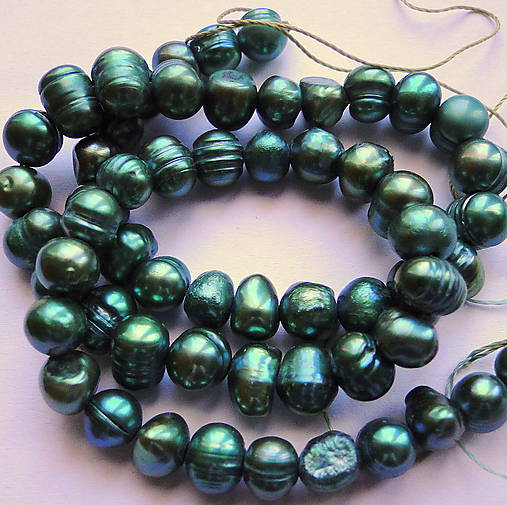 Sladkovodné perly-návlek cca 36cm (6-7mm-zelená tmavá)