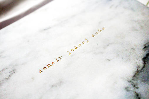 denník jednej duše // mramorový