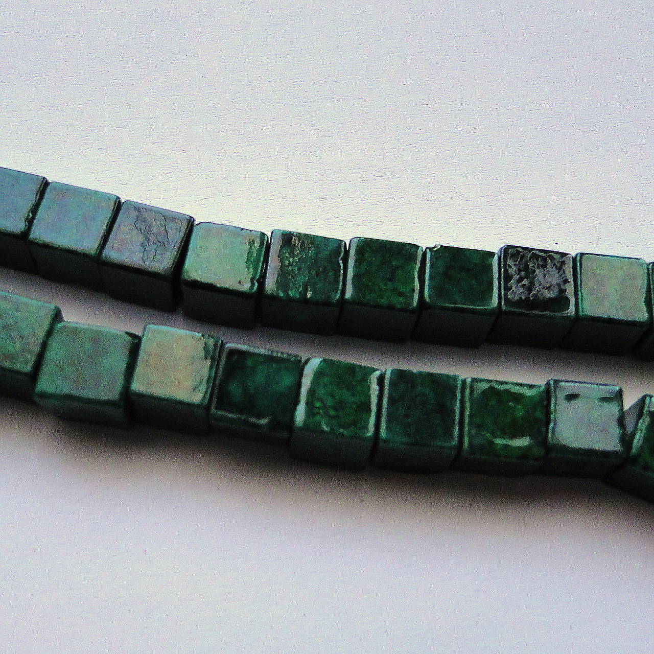Minerály-kocky-1ks (6mm-mramor smaragdový)