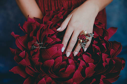 Kvetinový prstienok "o tajomstvách"