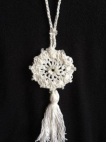 Náhrdelníky - Háčkovaný náhrdelník biely - 11431130_