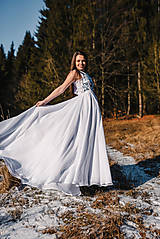 Šaty - Svadobné šaty s modrou výšivkou - 11433714_