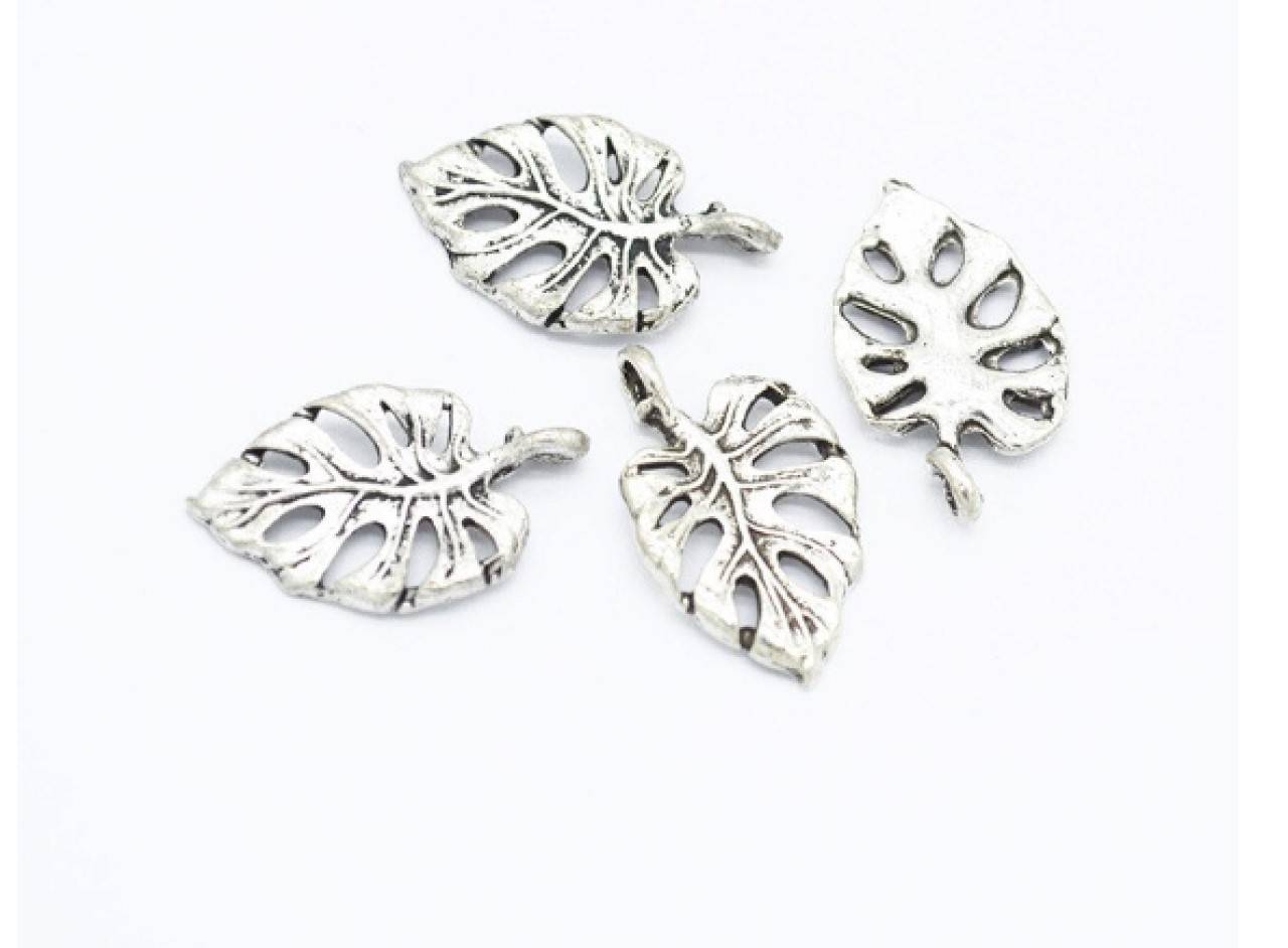 PR102 Prívesok list 2,1 x 1,3 cm  (Strieborná)