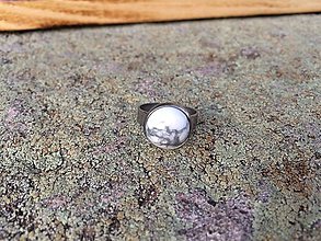 Prstene - oceľový prsteň s minerálom  (Biela) - 11443708_