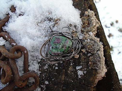 Prívesok Rubín vo Fuchsite 