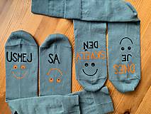 Ponožky, pančuchy, obuv - Motivačné maľované ponožky s nápisom "Dnes je skvelý deň" (Sada 2 párov ponožiek s nápismi ”Dnes je skvelý deň" a "Usmej sa”) - 11457086_