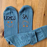 Ponožky, pančuchy, obuv - Motivačné maľované ponožky s nápisom "Dnes je skvelý deň" (Sada 2 párov ponožiek s nápismi ”Dnes je skvelý deň" a "Usmej sa”) - 11457111_