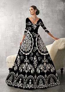 Šaty - FLORAL FOLK " Slovenská ornamentika ", spoločenské dlhé šaty Black & white (výstrih do širokého " V ") - 11461049_