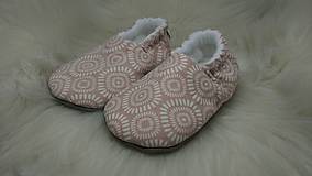 Detské topánky - Capačky vzor na ružovej 3-6 mesiacov - 11464853_