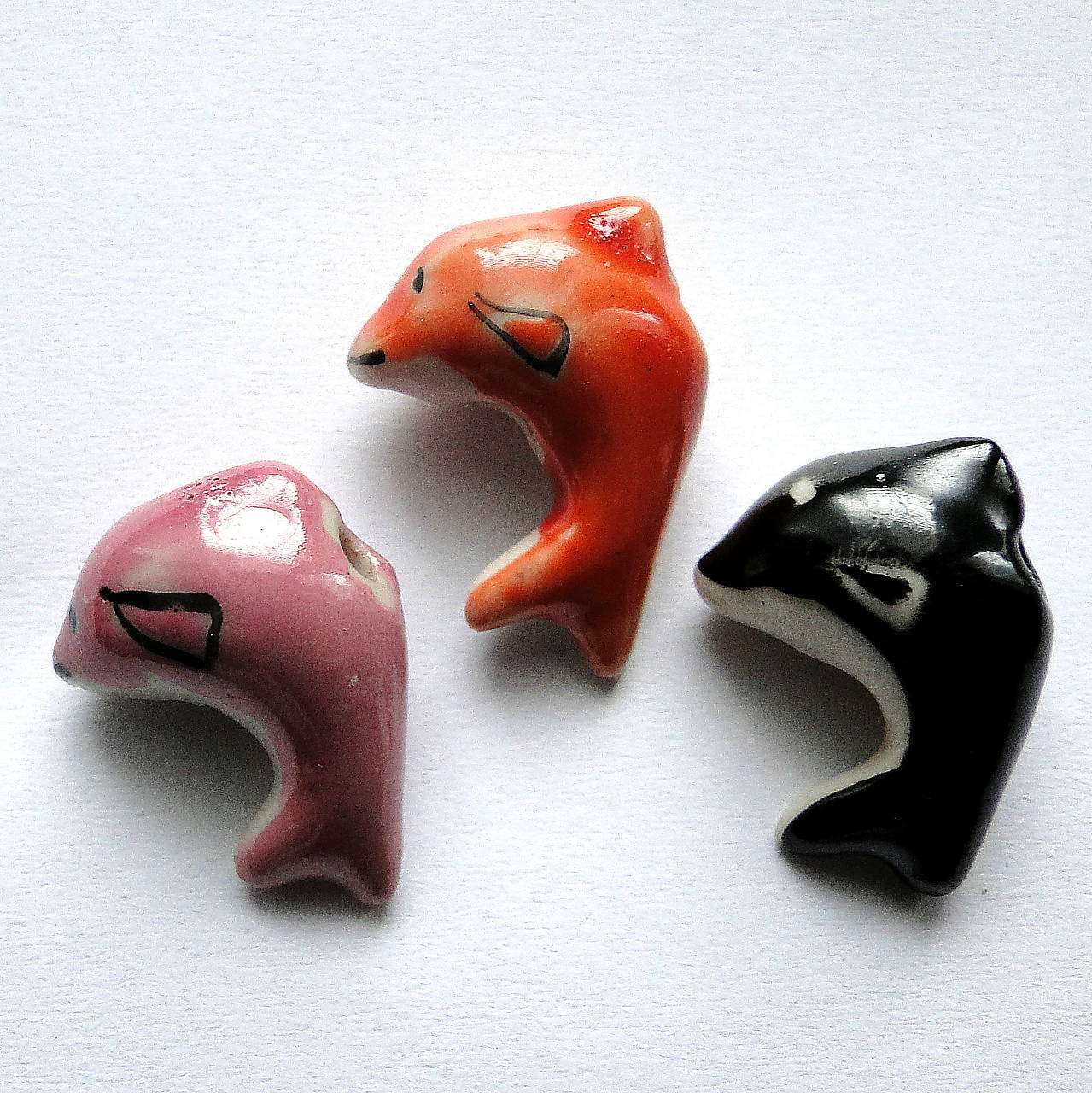 Porcelánový delfín 14x20mm-1ks