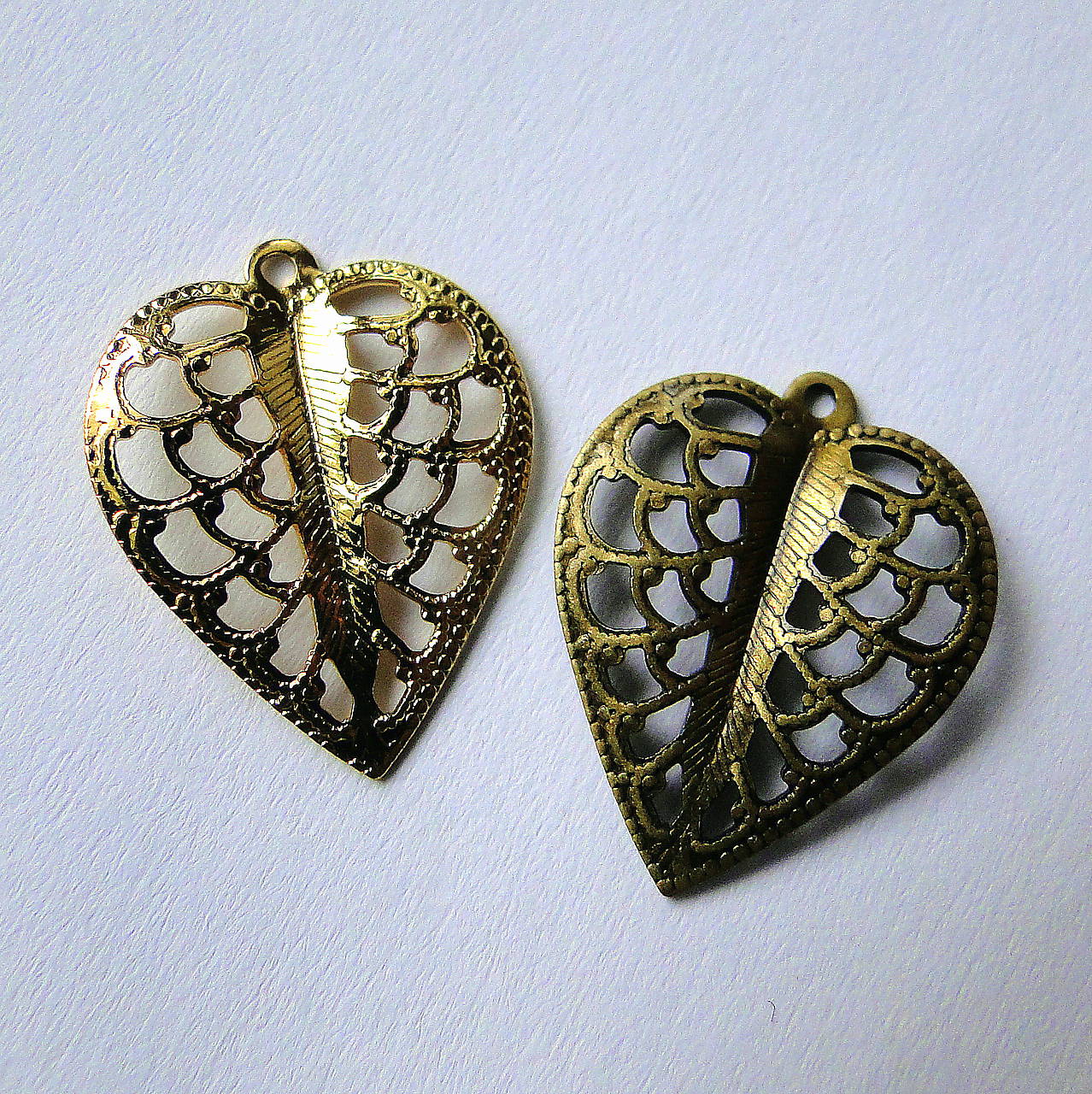 Prívesok list 20mm-1ks