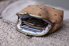 Peňaženky - Korková peňaženka s kovovým rámikom - srdce - 11477134_