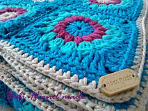 Úžitkový textil - Háčkovaná deka "granny square"azúrovo modrá - 11476417_