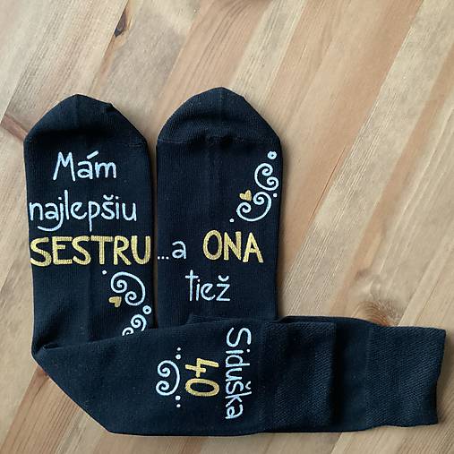 Maľované čierne ponožky k sestriným narodeninám