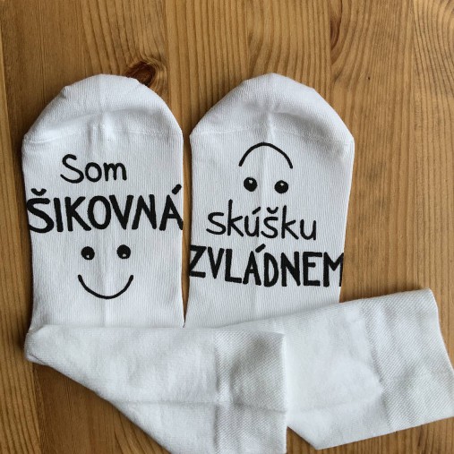 Motivačné maľované ponožky s nápisom: “Som šikovná/ý / skúšku zvládnem” (biele)