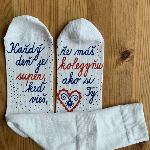 Maľované ponožky pre super KOLEGYŇU (biele)