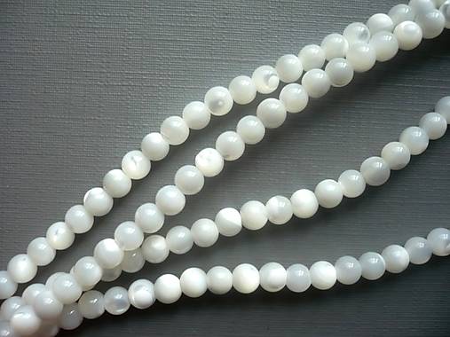 Perličky z říční perleti 4 mm, 1 ks