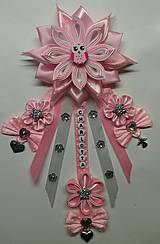 Kvietok na kočík pre dievčatko ružová/biela/bodkovaná s príveskami a menom (Ružová sovicka)
