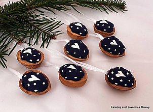 Dekorácie - Vianočné Oriešky modré bodkované so srdiečkom - 11486908_