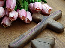 Dekorácie - Svadobný krížik z orechového dreva ( ružová fosforová živica) - 11492635_