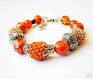 Náramky - Oranžový obšívaný korálkový náramok - 11512585_