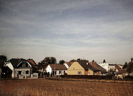 Fotografie - Pochmúrne domčeky - 11512889_