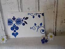 Kabelky - FLORAL FOLK " Slovenská ornamentika ", spoločenská kabelka (biela + modrý ornament) - 11515578_