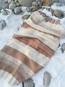 Úžitkový textil - Jedinečný ručne pletený koberec - 11519787_