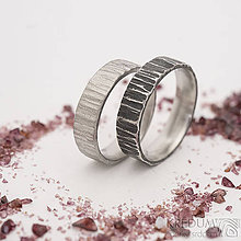 Prstene - Ručne kovaný snubný prsteň z nerezavejúcej ocele - Wood - 11523462_