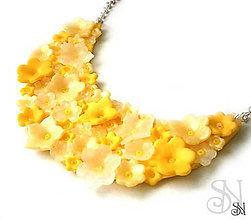 Náhrdelníky - Žltý kvietkovaný náhrdelník - 11525152_