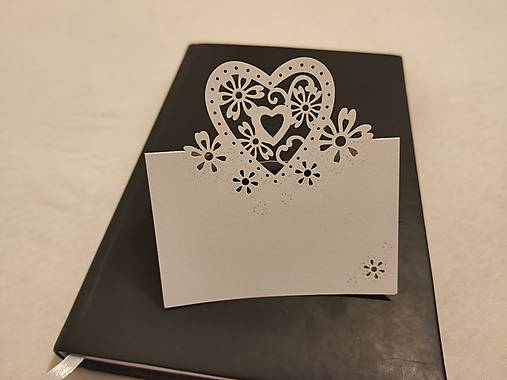 Papier - Menovka na svadobný stôl SRDCE - 11525772_